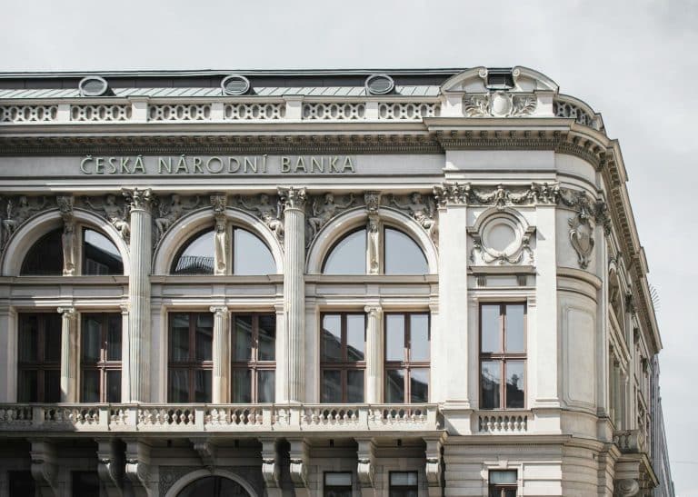 Economia României Sub Lupă: Previziunile Analiștilor CFA Arată o Decelerare Dramatica în 2025