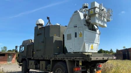 Această armă britanică revoluționară elimină roiuri de drone la doar 13 cenți pe foc – viitorul apărării aeriene!