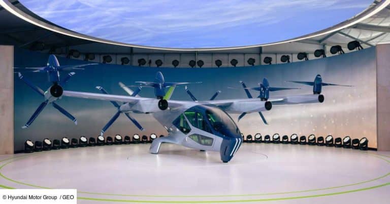Această mașină zburătoare din China promite 200 km autonomie cu doar 30 de minute de încărcare: viitorul este acum