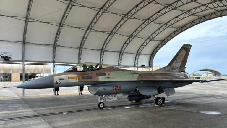 Acest F-16 unic în lume, cu AI și rachete avansate, transformă antrenamentele aeriene moderne pentru totdeauna