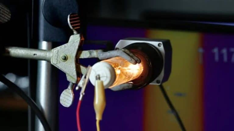 Oamenii de știință creează lumină „răsucită” de 100 de ori mai strălucitoare: roboții vor vedea ca creveții mantis