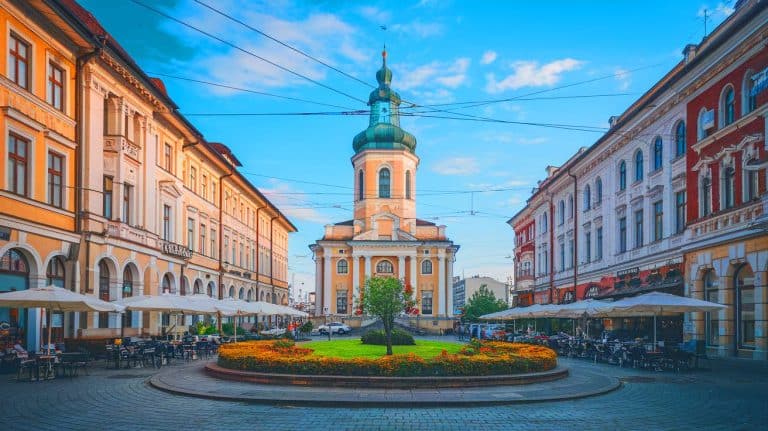Cluj-Napoca și Sibiu: cele mai dorite orașe din România în 2024! Află ce le face să strălucească!