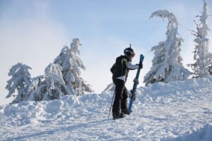 Acești 20 de eroi tineri din România cuceresc Europa la Festivalul Olimpic de Iarnă pentru Tineret 2025!