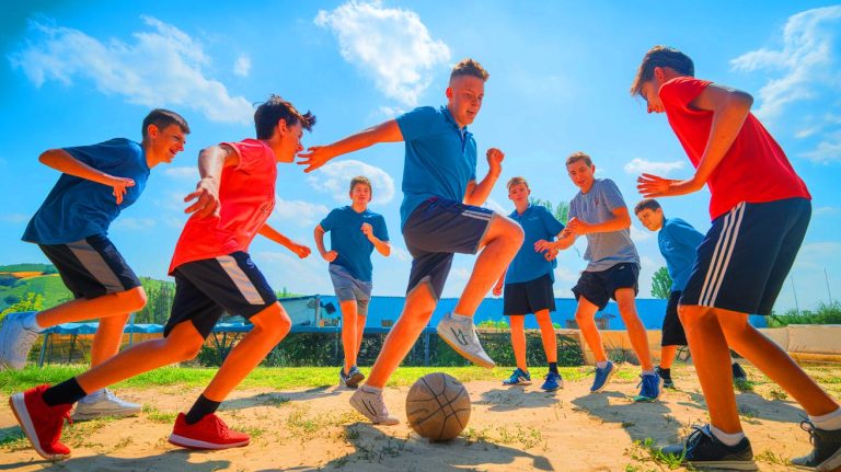 Doar un sfert dintre adolescenții români fac sport: un pericol iminent pentru sănătatea generației viitoare