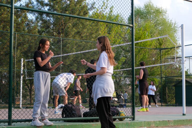 Doar un sfert dintre adolescenții români fac sport: un pericol iminent pentru sănătatea generației viitoare