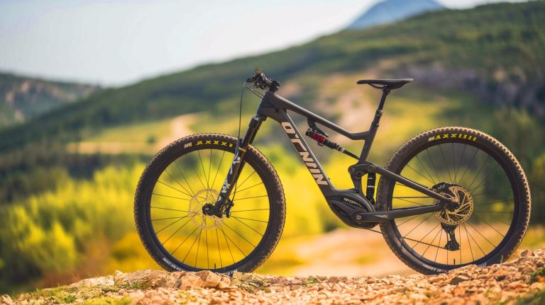 Acest kit transformă tija de șa a mountain bike-ului tău într-un dispozitiv electric revoluționar, schimbând pentru totdeauna experiența ciclismului montan