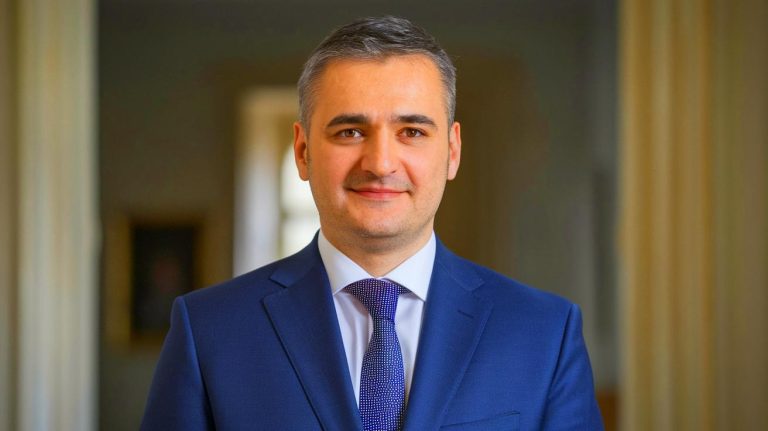 Dacian Cioloș devine consilier onorific: fostul premier român cucerește scena politică alături de președintele interimar
