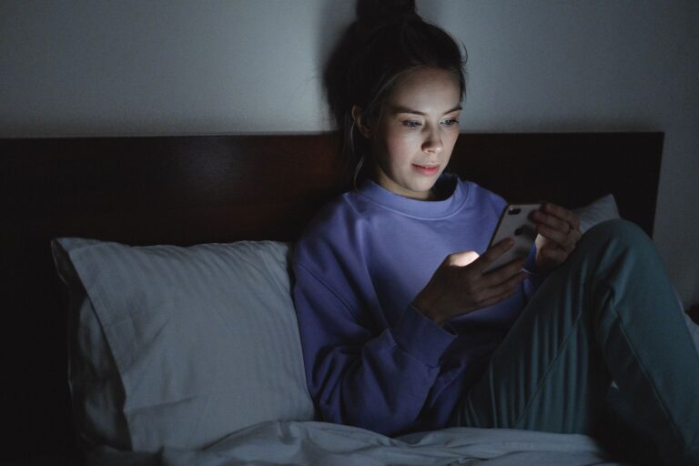 „O izolare mai mare ca niciodată”: aceste conversații cu ChatGPT cresc dramatic sentimentul de singurătate globală