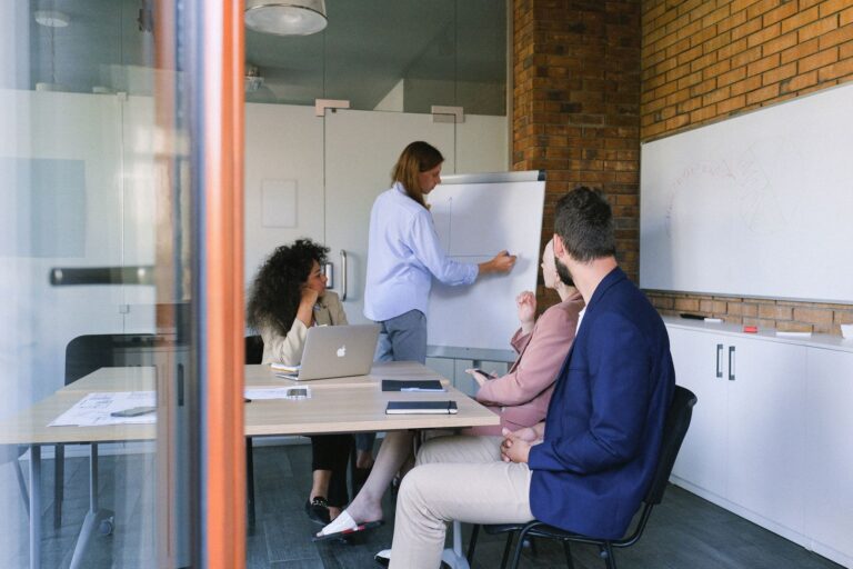 Legea salarizării este contestată în Sănătate și Cultură