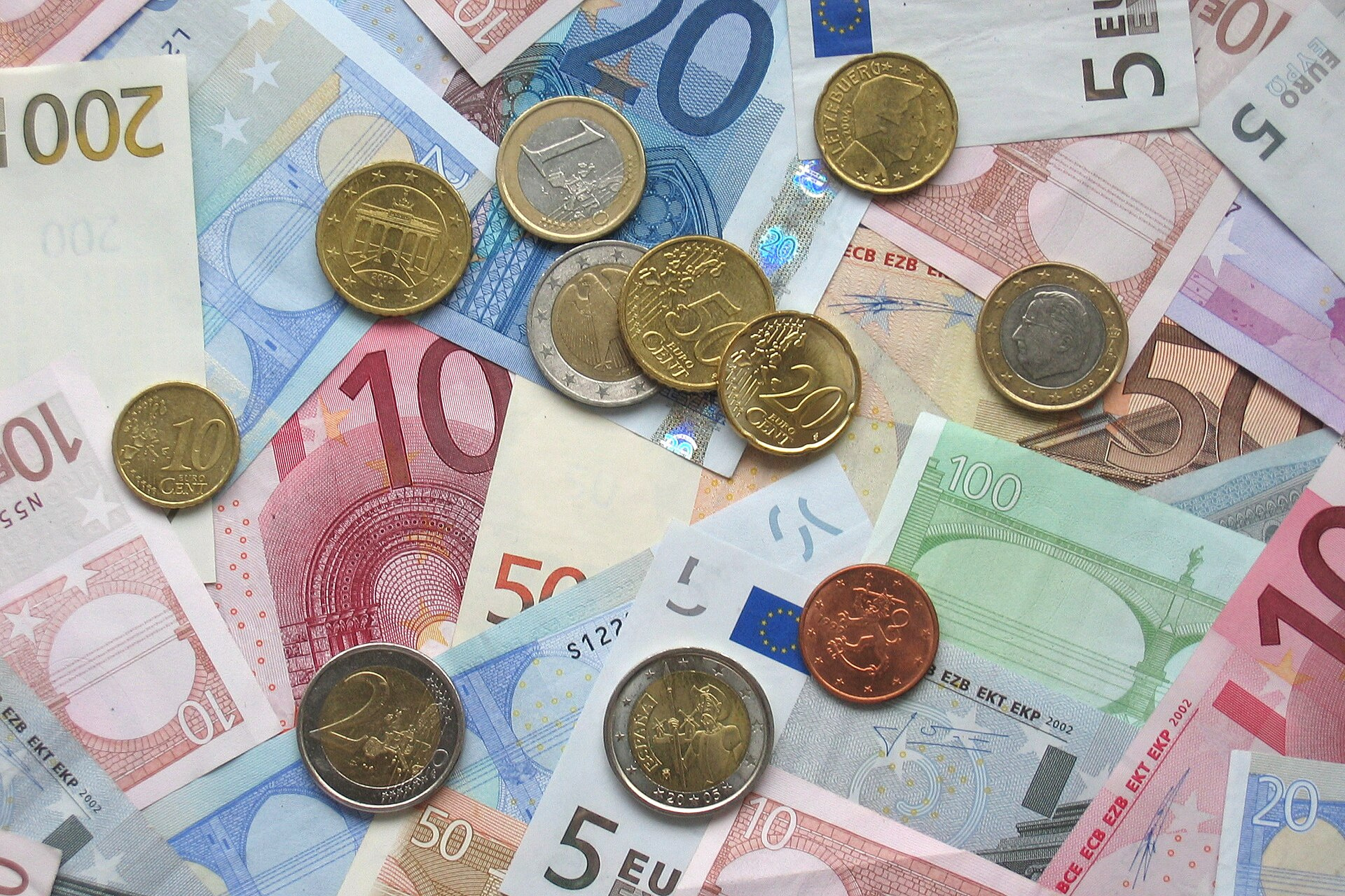 100 de milioane de euro pentru peste 800.000 de contoare: ce urmează după întârzieri